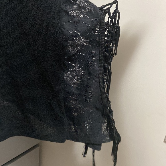 Black top - Picture 2 of 2